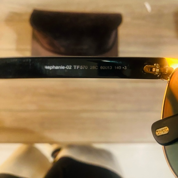 UNISEX Tom Ford Gold and Black Aviator Sunglasses - Picture 6 of 8